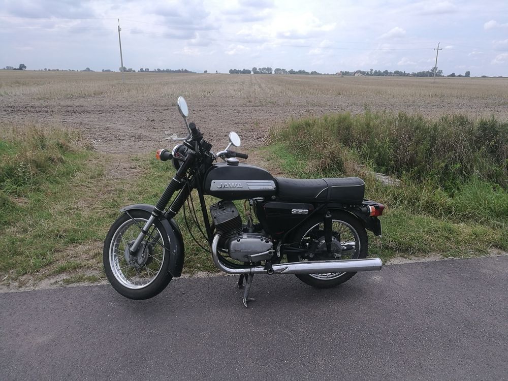 Jawa 350 Deluxe.
