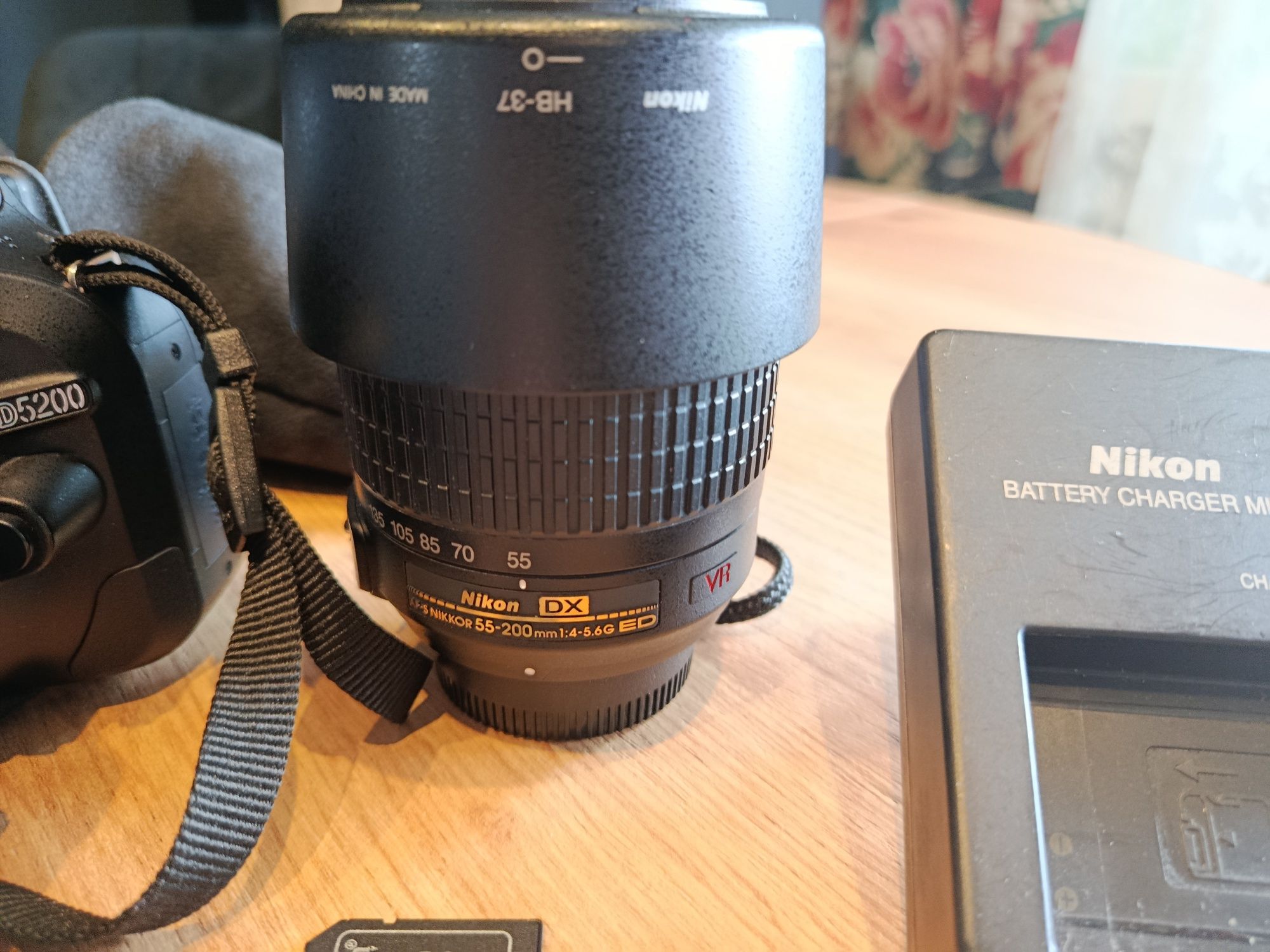 Nikon D5200 plus 2 obiektywy futerał karta pamięci