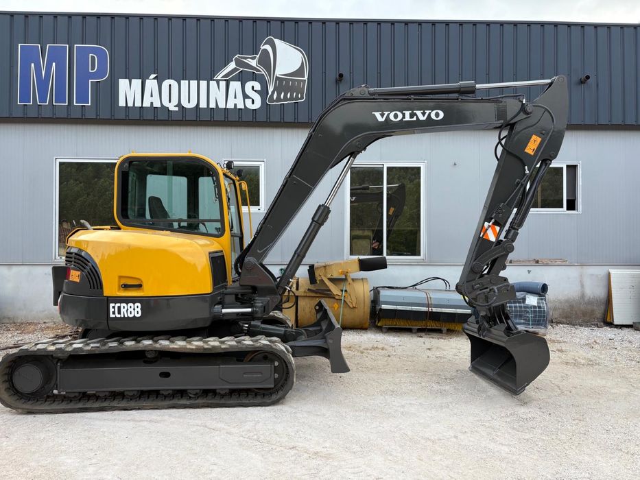 Mini escavadora Volvo ecr88