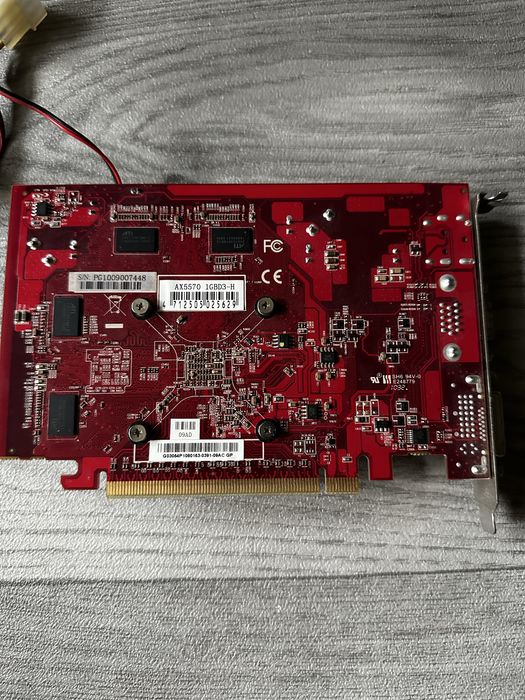 Radeon HD 5570 с 1 ГБ DDR3