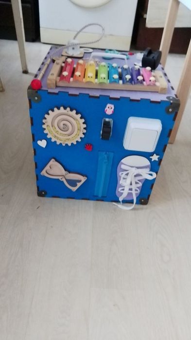 ЦІНУ ЗНИЖЕНО! Бізікуб 30Х30Х30 см розвиваючий куб, стан хороший