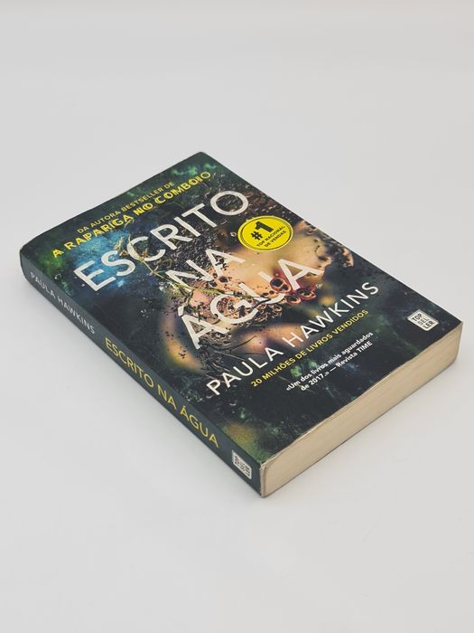 Livro Escrito na Água de Paula Hawkins