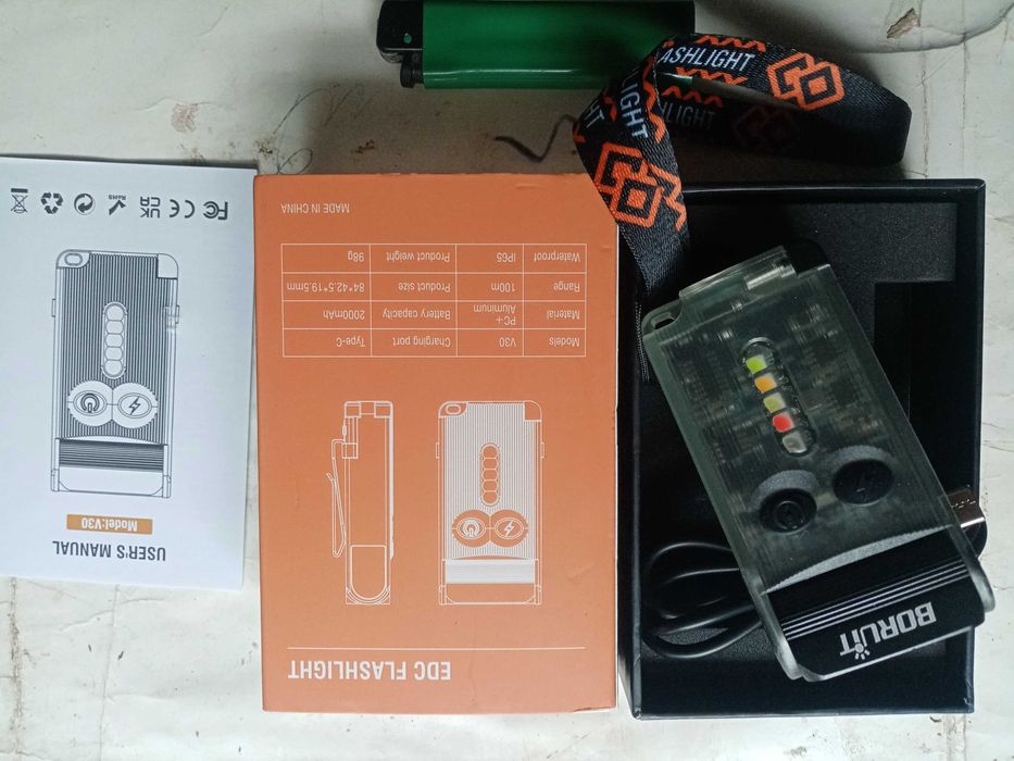 Boruit  V30 фонарь EDC
