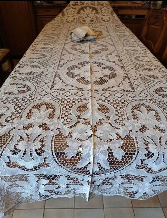 Toalha de mesa de Veneza, em renda feita à mão em fio de linho