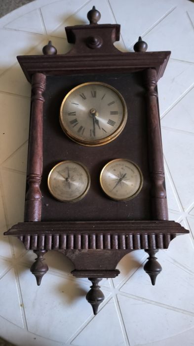 Relógio antigo com 3 visores
