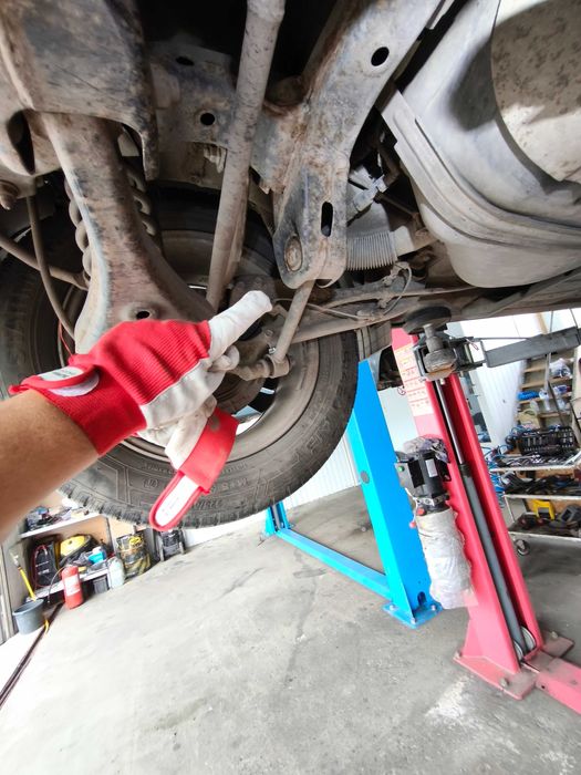 СТО.  Автосервіс. Ремонт автомобілів.