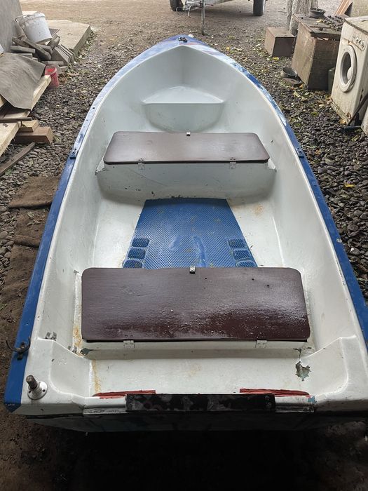 Продам пластикову лодку 3.50