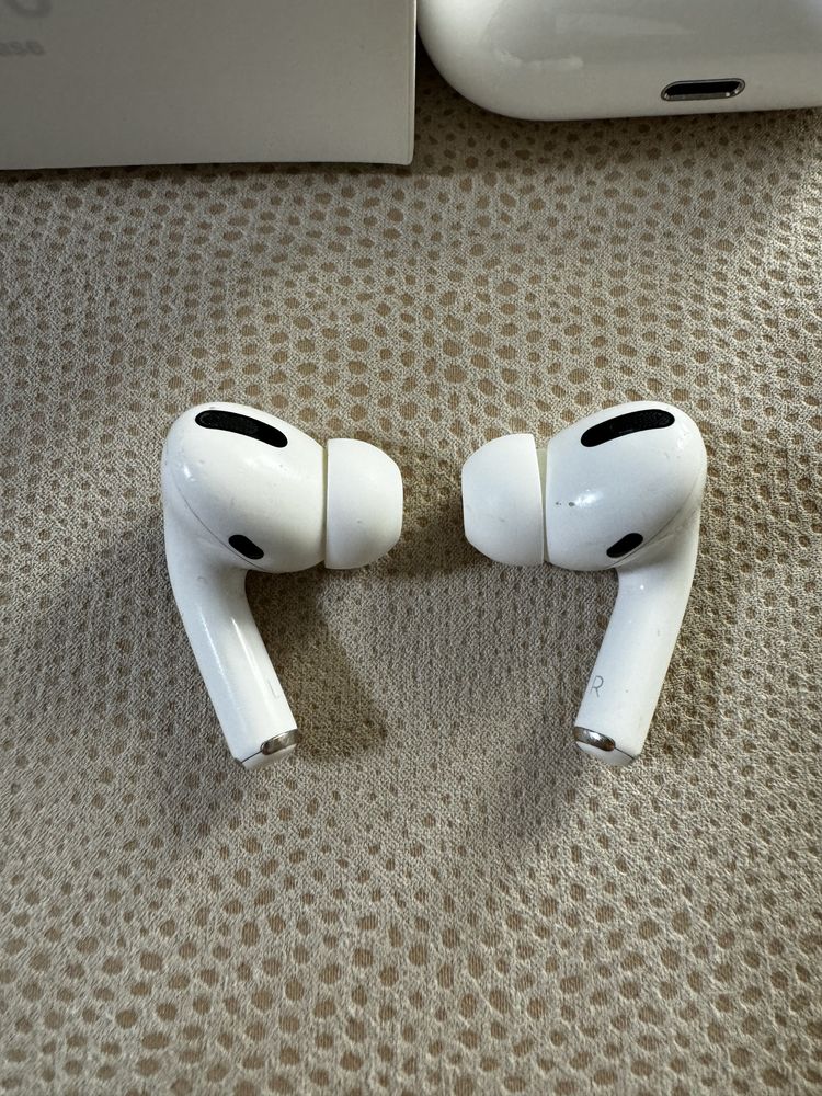 Навушники AirPods Pro б/у