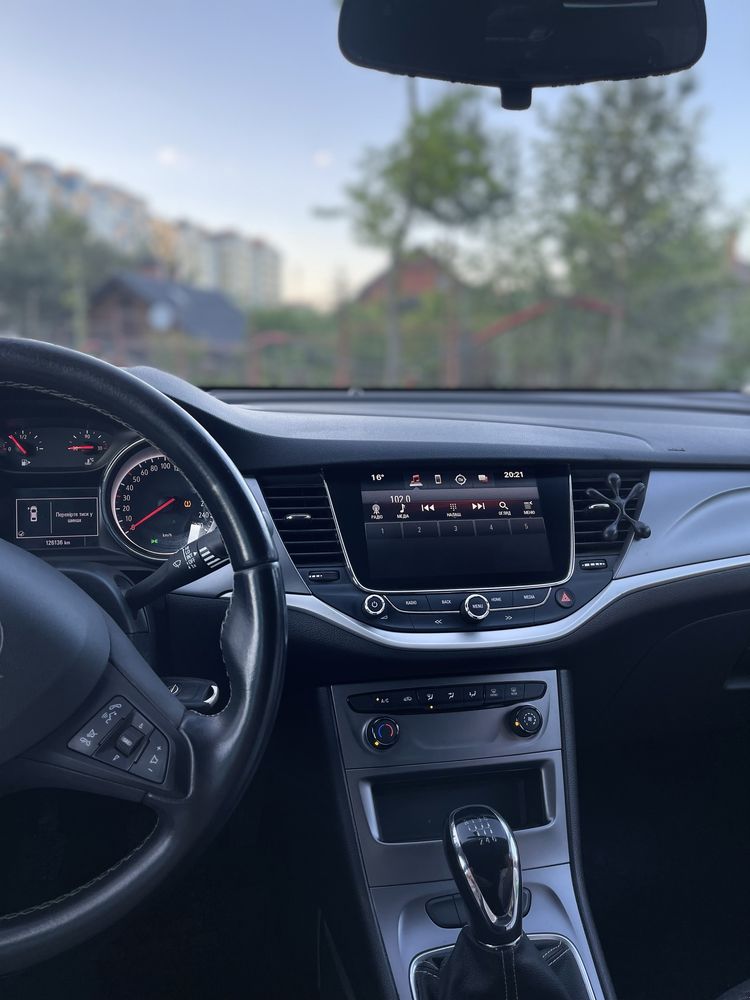 ПРОДАЮ АВТОМОБІЛЬ Opel Astra 2018 року!!