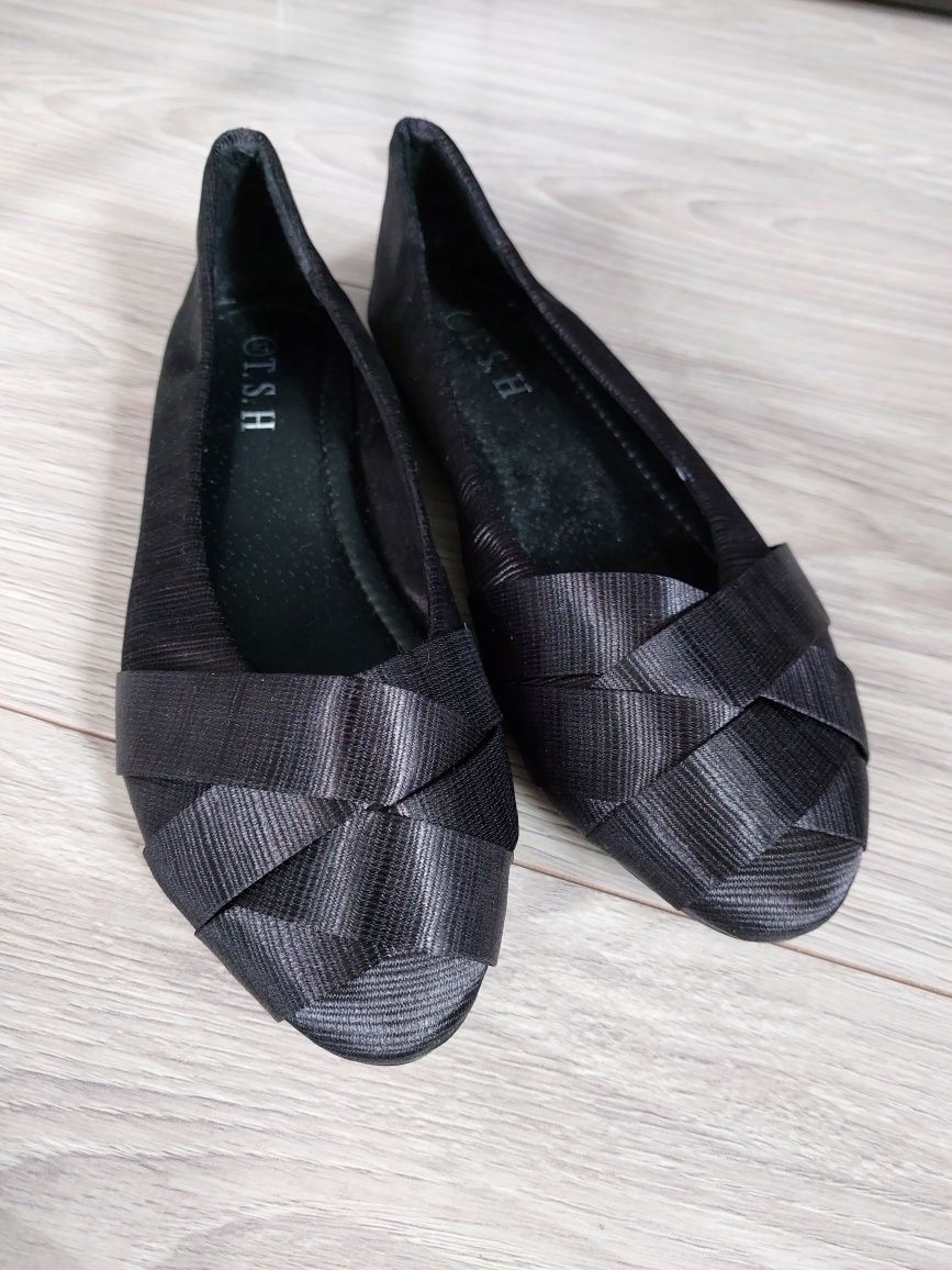 Czarne eleganckie baleriny