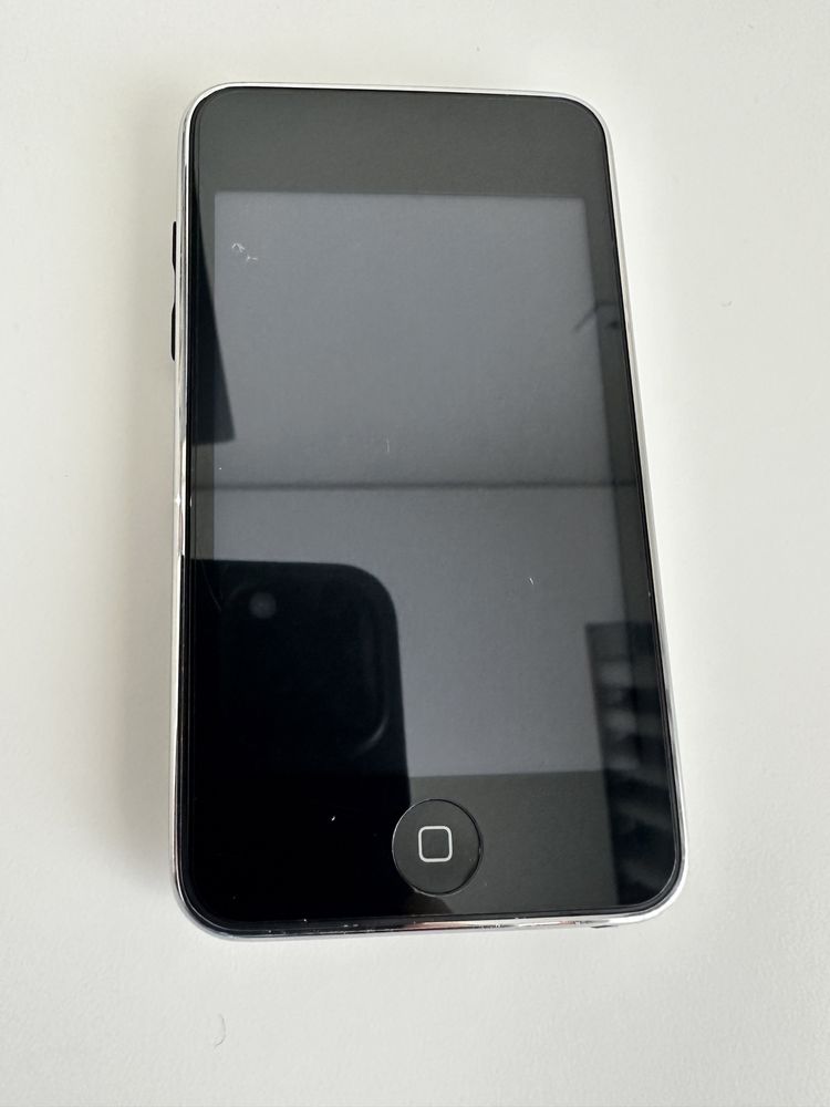 Apple iPod Touch 3rd Gen 64GB A1318 / Preto