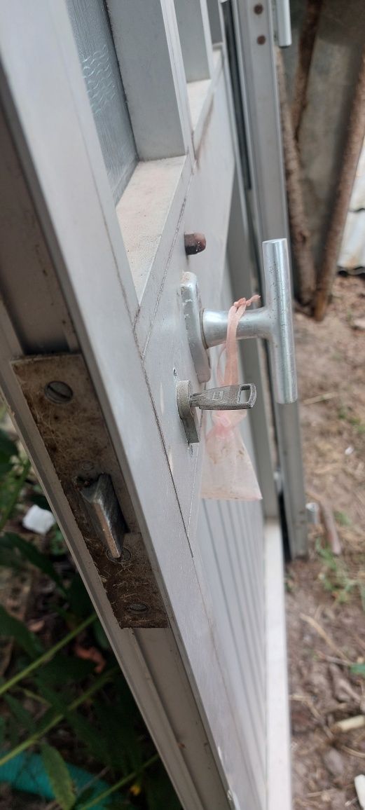 Porta de entrada 75cm com 25 cm vidro fixo
