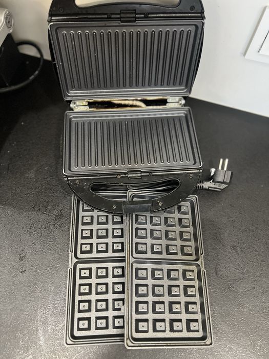 Бутербродниця Rotex RSM222-B (3 в 1)