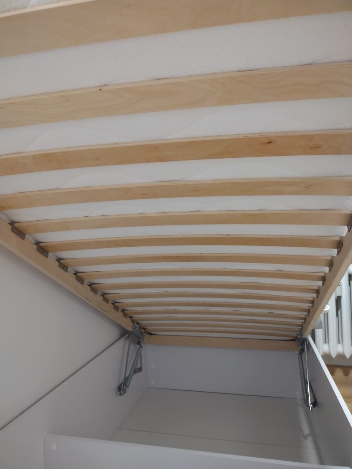 Łóżko pojedyncze białe lakier w połysku BlackRed White nowe 90×200