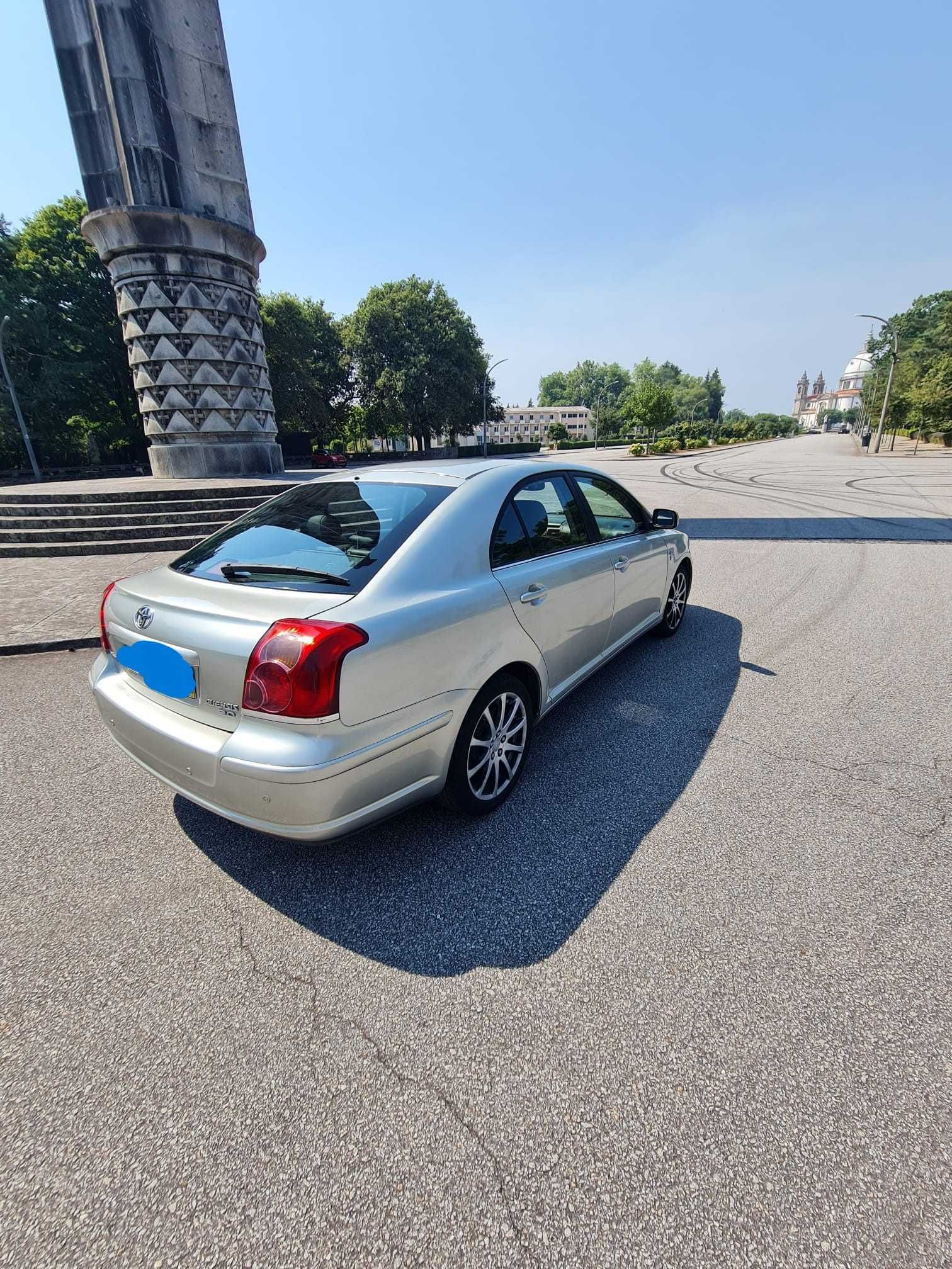 Toyota Avensis 2.0 - 2004