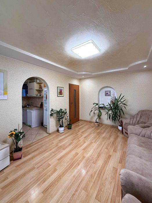 Продається 4 кімнатна квартира з автономним опаленням та ремонтом