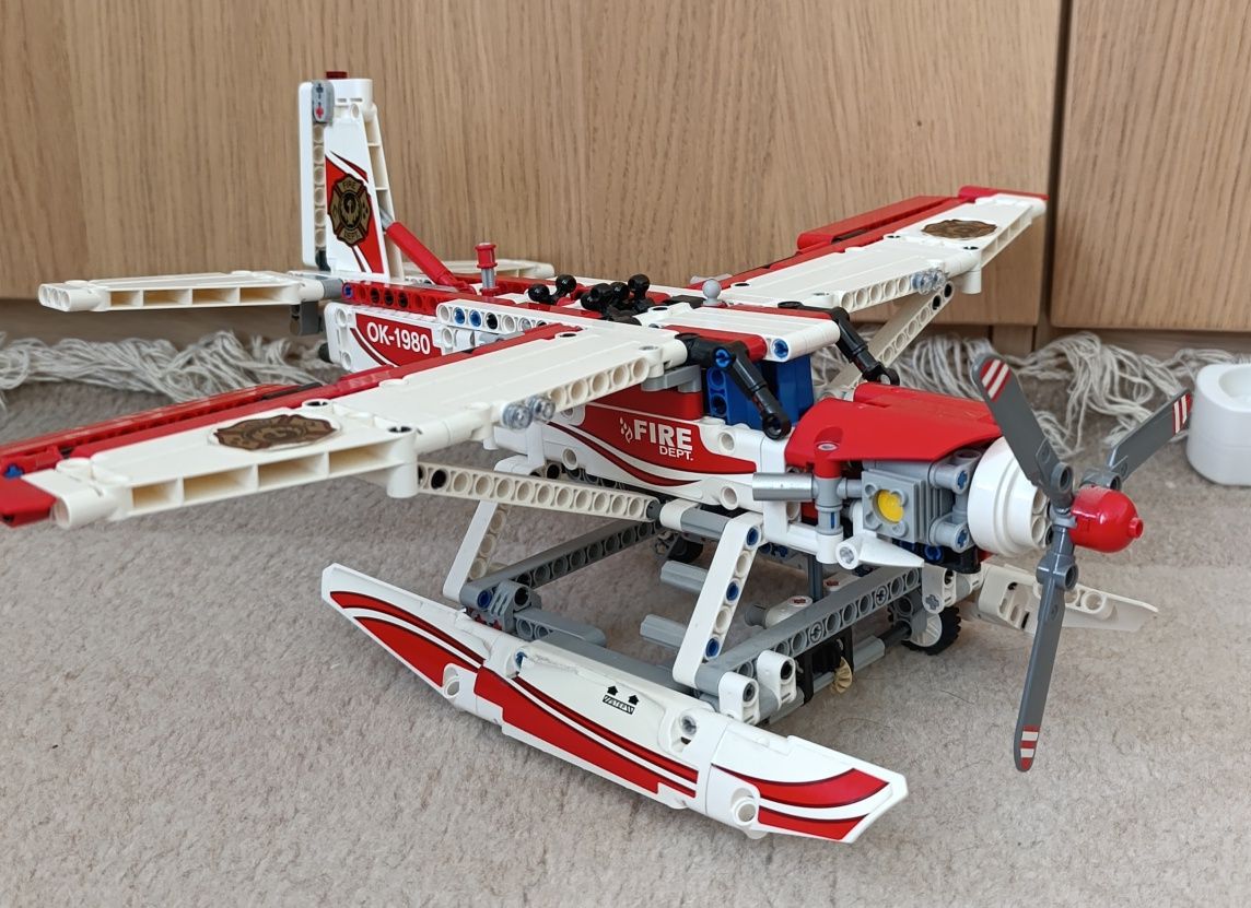 LEGO technic 42040 samolot strażacki