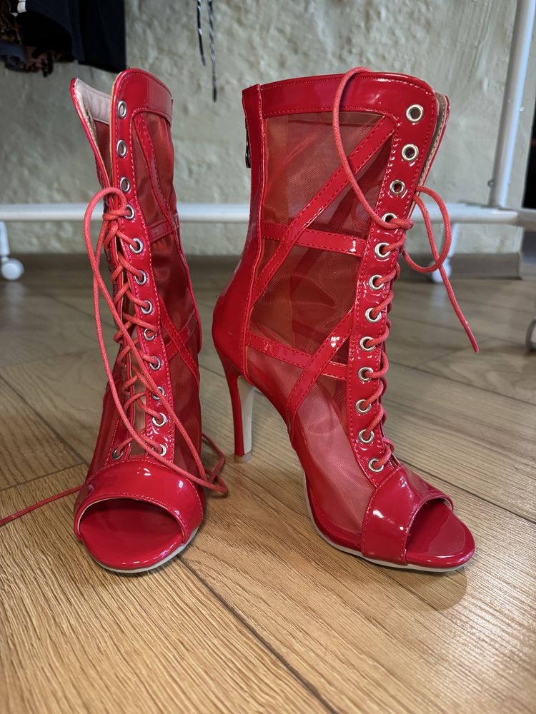 Взуття для High Heels