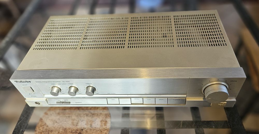 Srebrny wzmacniacz Technics SU-600, japoński