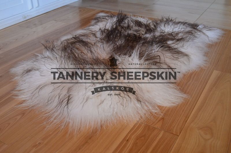 Skóra Naturalna Muflon Szary Island Kręcona 90-110cm Biało Szara