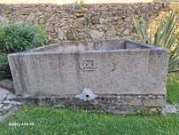 Tanque de pedra antigo de 1908