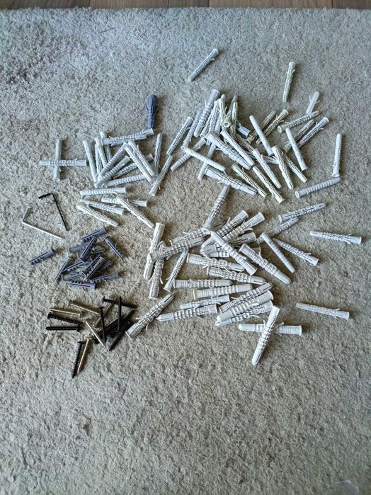 Nowe kołki rozporowe i wkręty