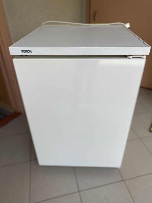 Продам маленький холодильник бу