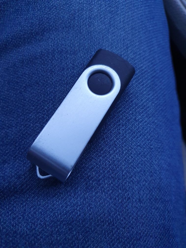 Pendrive 64 GB sprawny