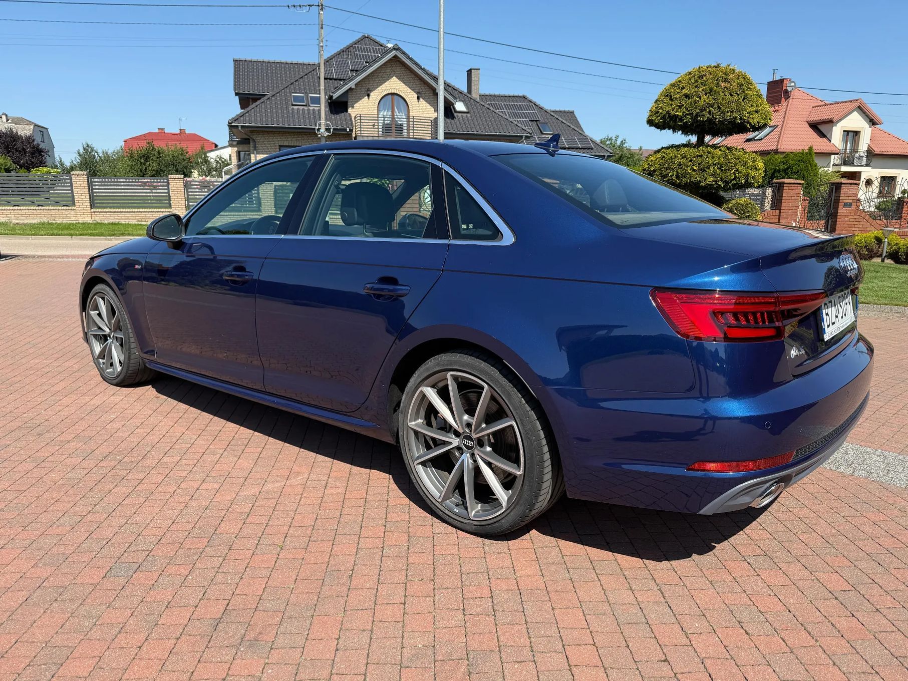 Audi A4 Audi A4 B9 S-LINE interior FELGI RS