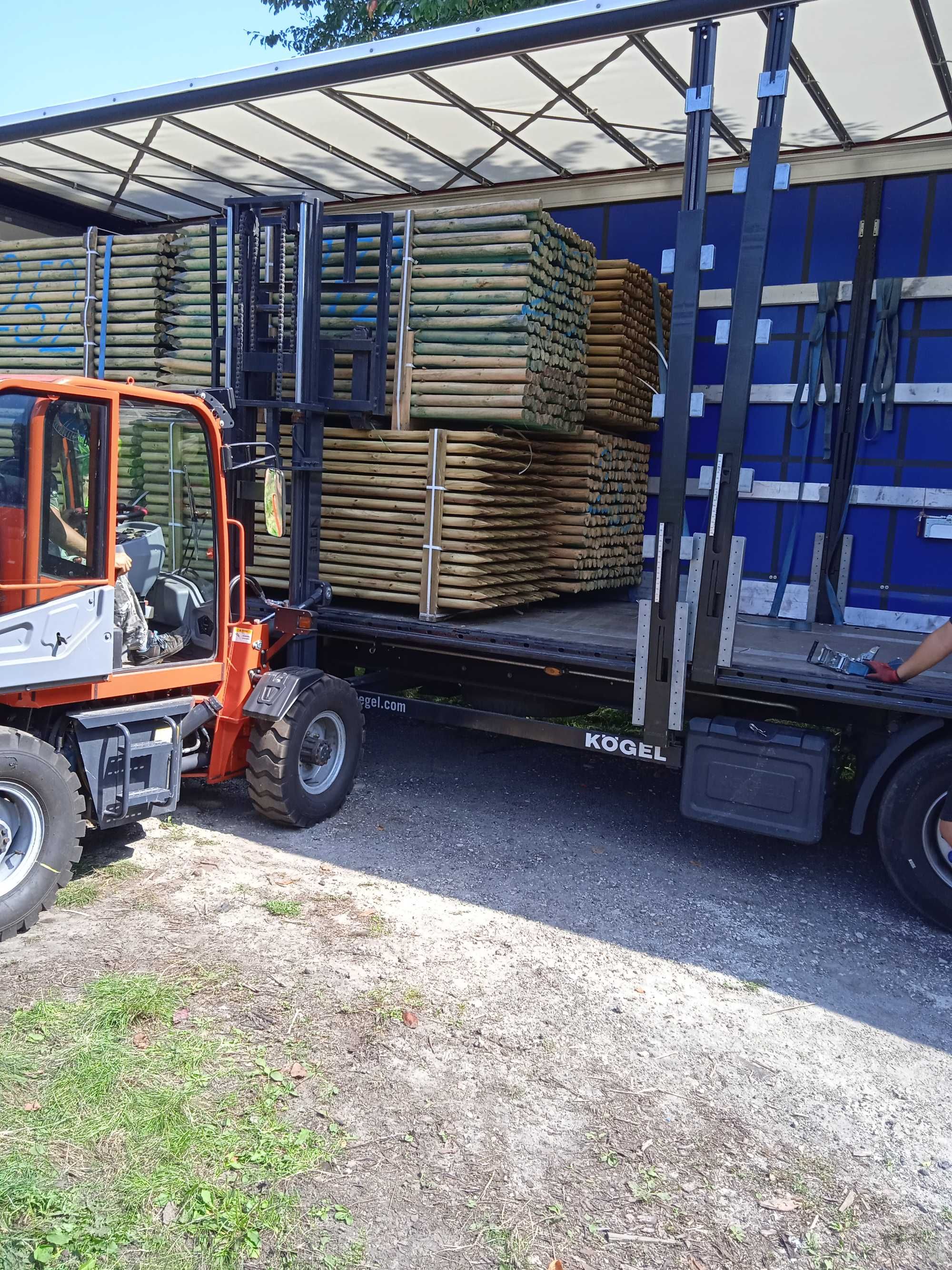 Terenowy wózek widłowy napęd 4x4