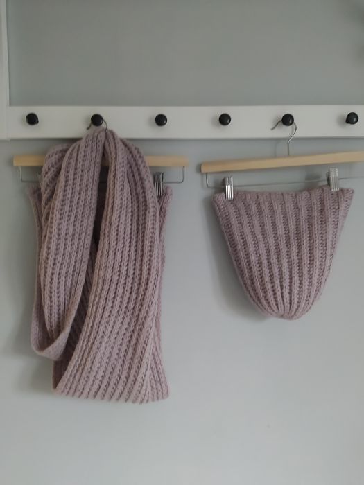 Komplet czapka ocieplana i szal, komin w pastelowym kolorze