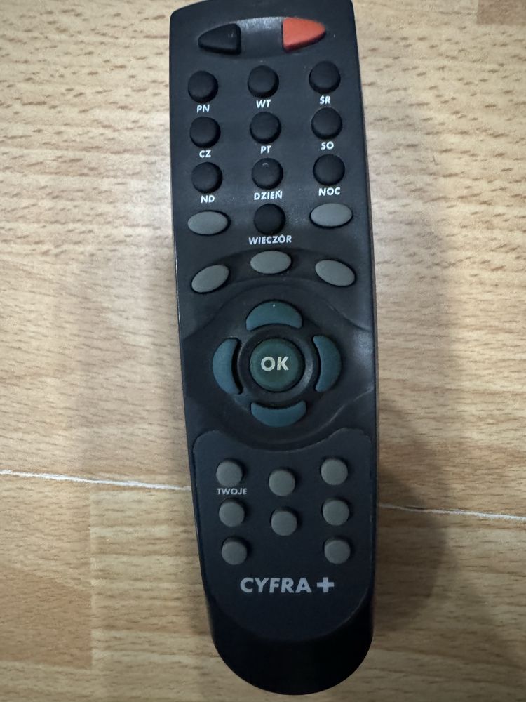 Sprawny Pilot do tv cyfra plus + dekodera