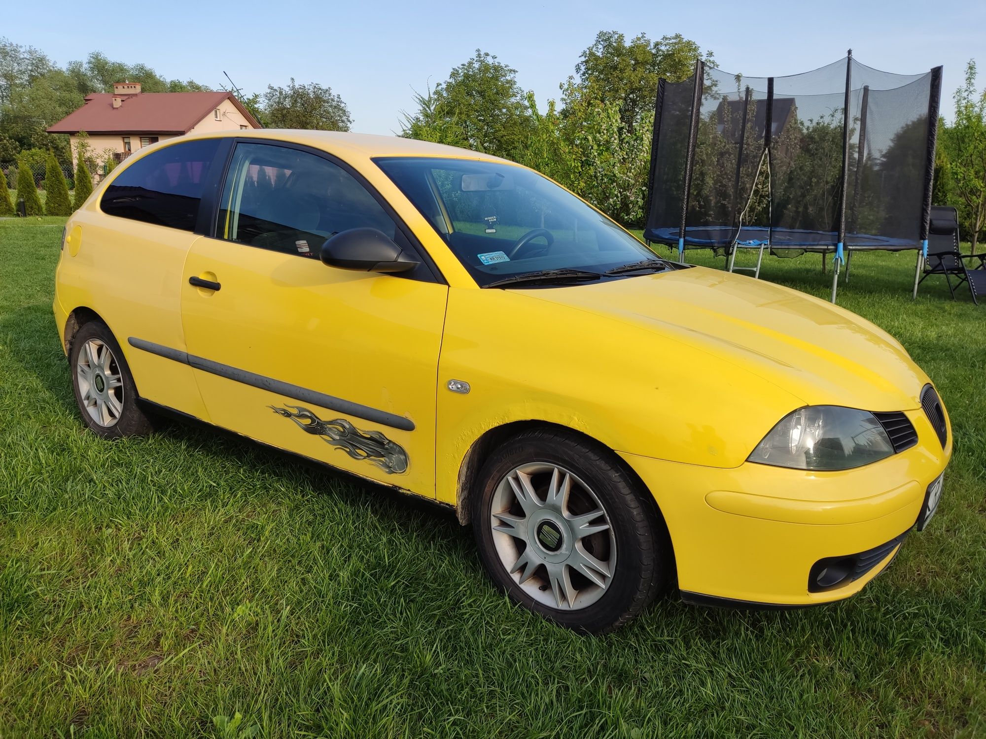 Seat Ibiza 2002 żółty ważne opłaty kontakt telefoniczny