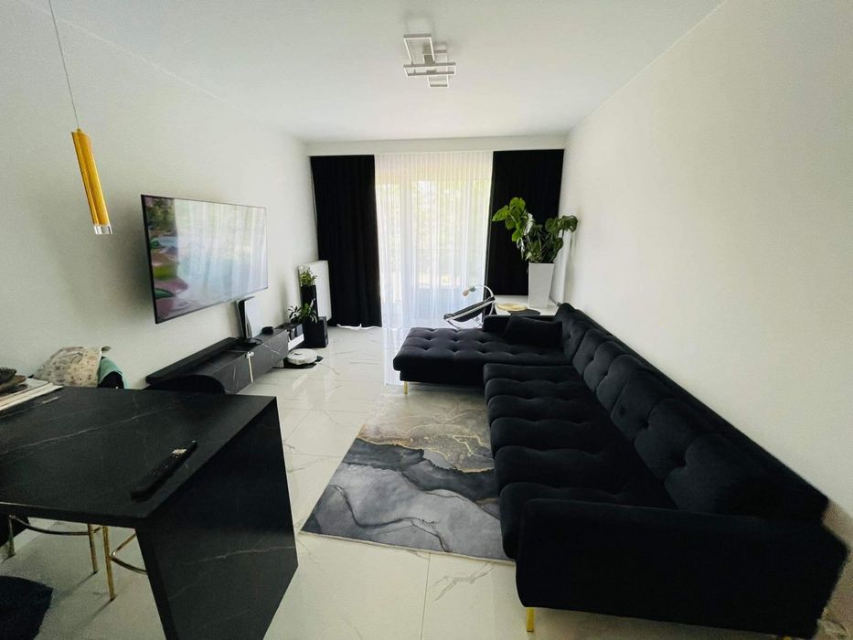 Naroznik czarny welurowy prawy