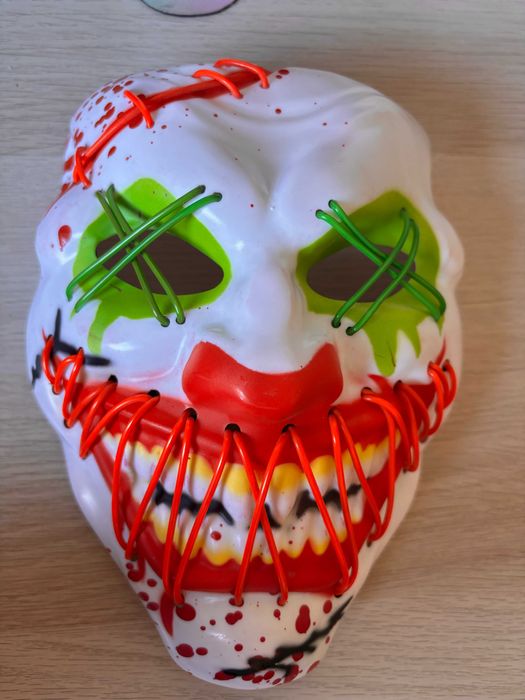 Máscara Halloween nova