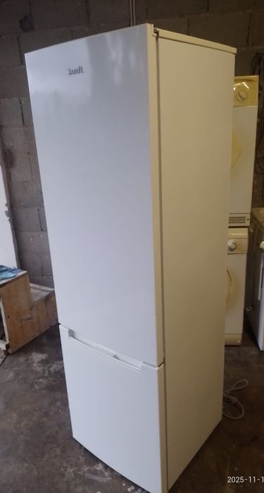 Frigorífico Kunft Combinado a funcionar perfeitamente
