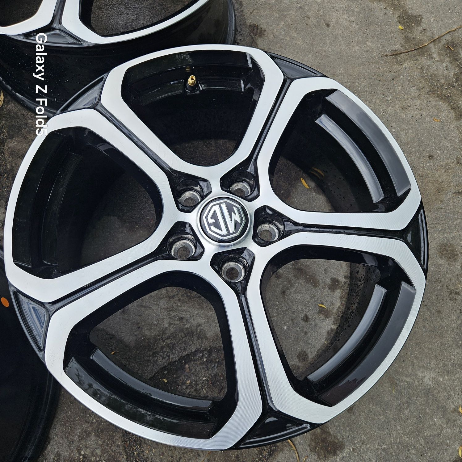 Nowe Alufelgi 17 MG HS MG EHS ET38 5x112 TPMS Oryginalne
