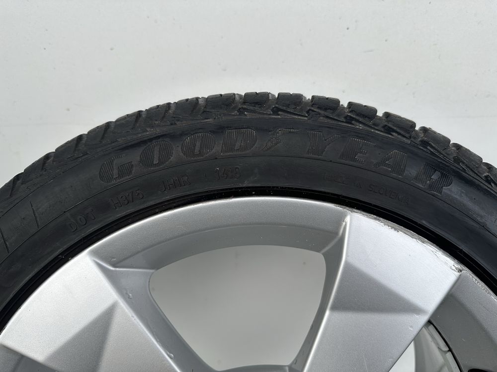 Audi A1 7.0" x 16" 5x100 ET 34 felga aluminiowa 215/45/16 GOODYEAR