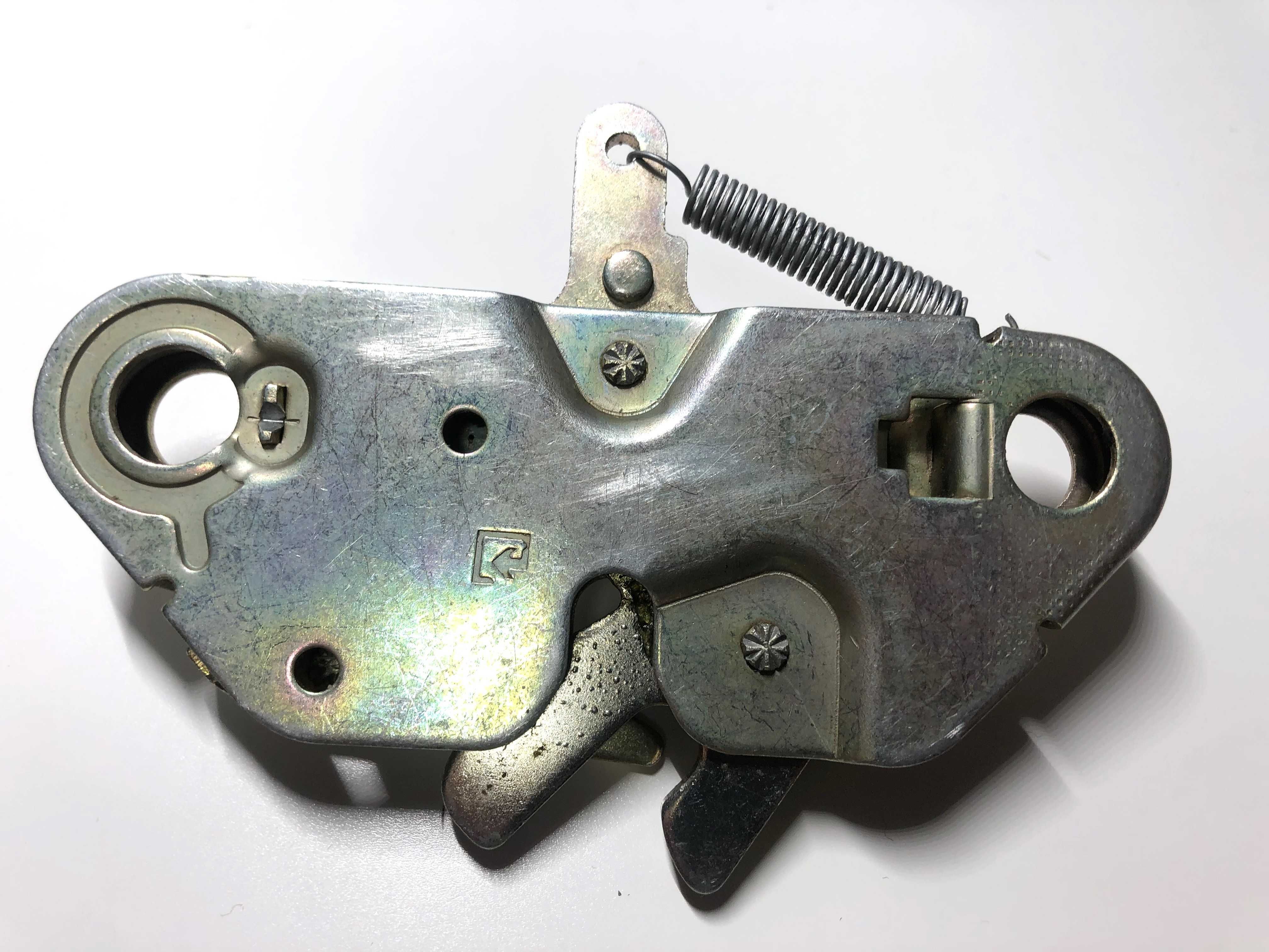 Zamek pokrywy silnika fiat 126 p maluch