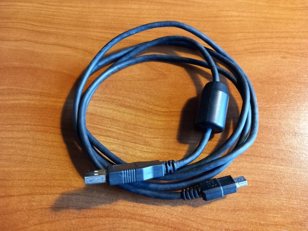 Cabos e extensões USB (USB-A, USB-B, Mini-USB-B, Apple Lightning)