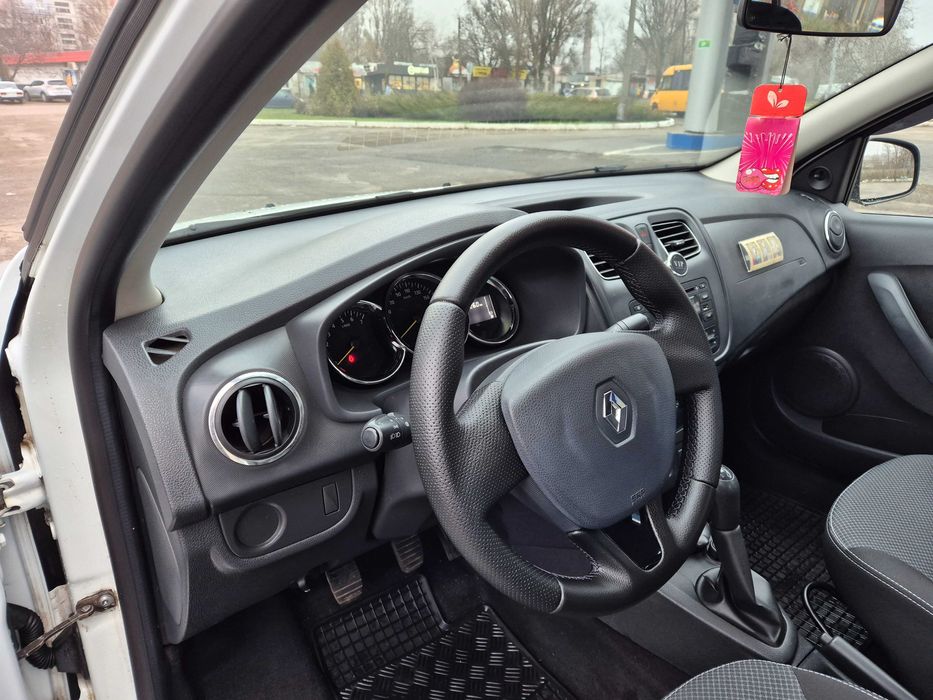 Renault Logan 2016г 1.2двигатель 114тыс км пробег