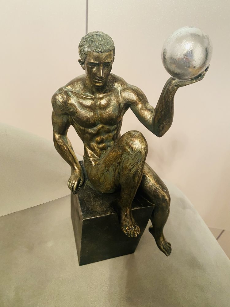 Figurka rzeźba sportowca