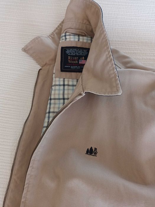 Jaketa da marca River Woods de excelente qualidade.