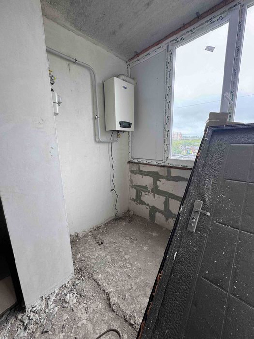 1к, новобудова біля парку і озера , мінімальне оформлення, поверх сер