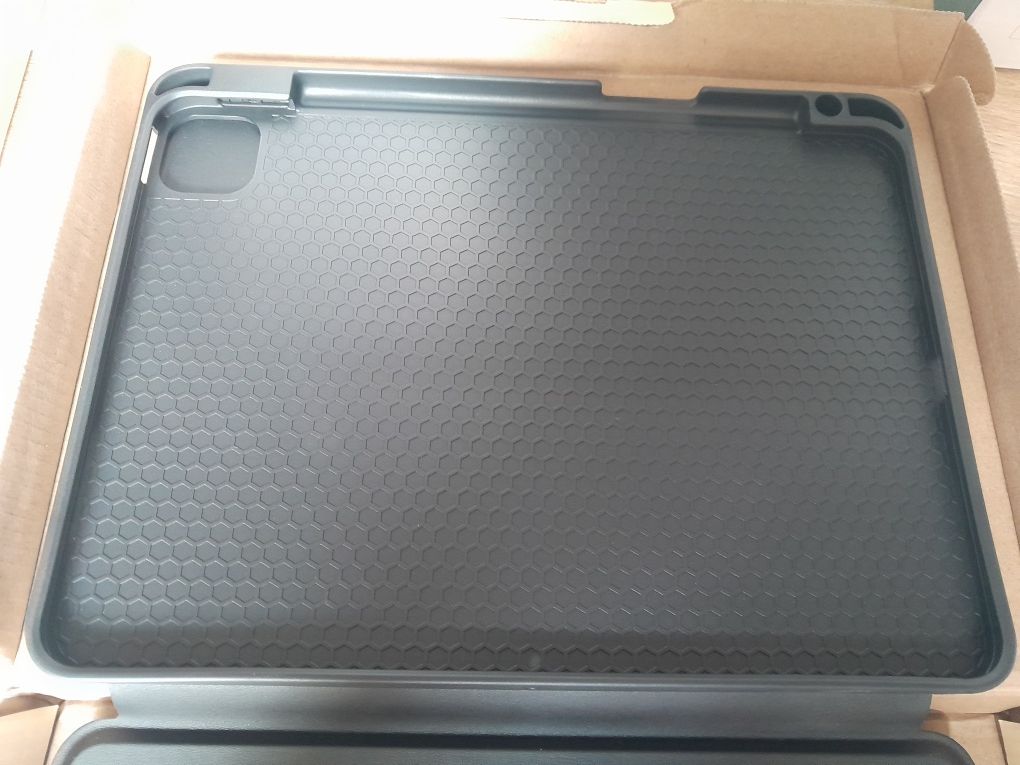 Klawiatura bluetooth plus etui do ipad pro 11 układ de qwertz