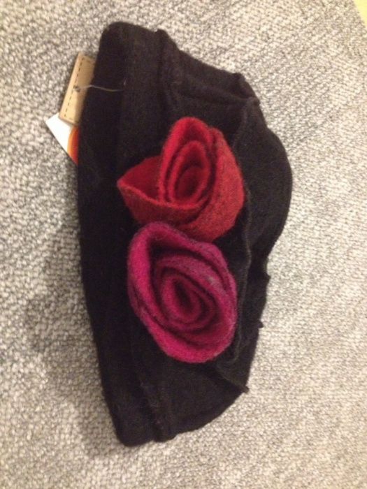 Tkmaxx  oryginalna czapka kobieca z różami NOWA