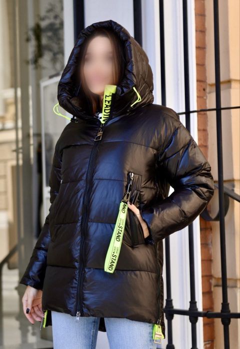 Зимова подовжена жіноча куртка чорна з салатовими вставками. Lusskiri.