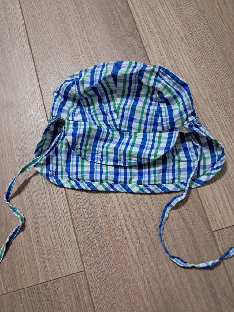 Letnia czapka z ochroną karku dla chłopca 41-43cm. Czapka jest nowa ni