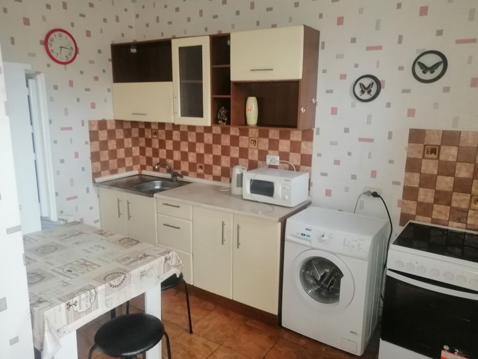 Трикімнатний будинок,окремий  з парковкою для авто