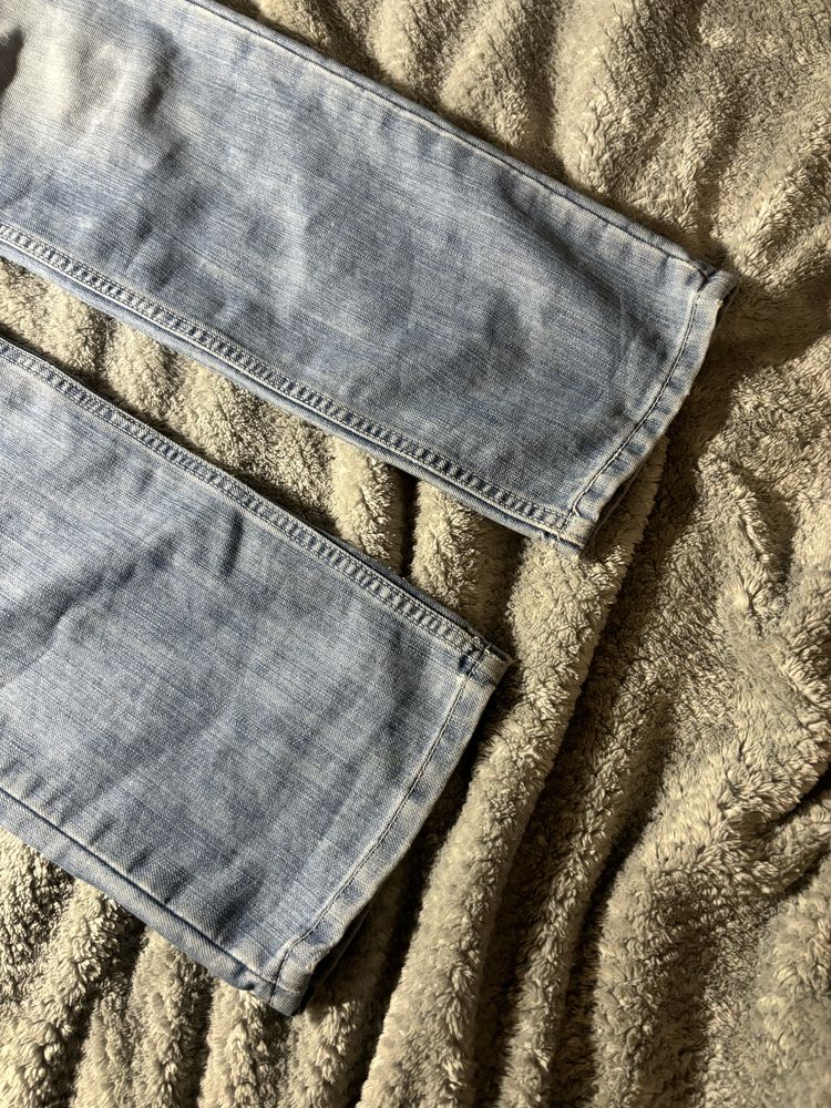spodnie straight proste denim jeans niebieskie jasne levis straus